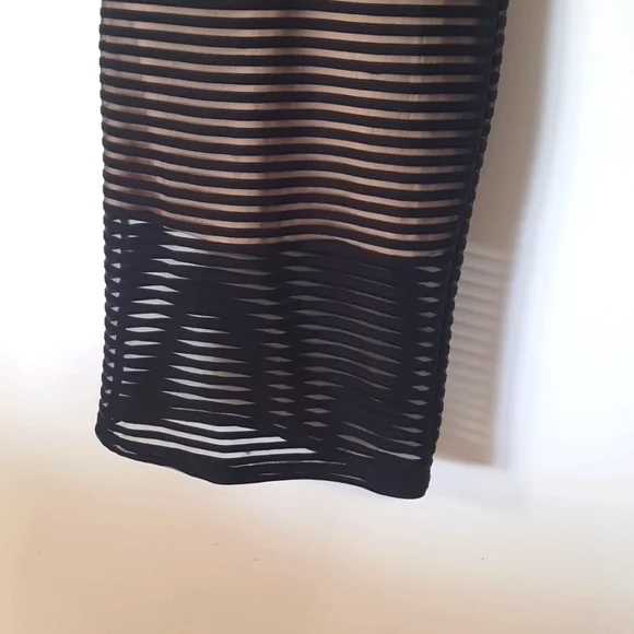 Avery Size 6 Black Strapless Striped Evening Dress - Picture 3 of 9